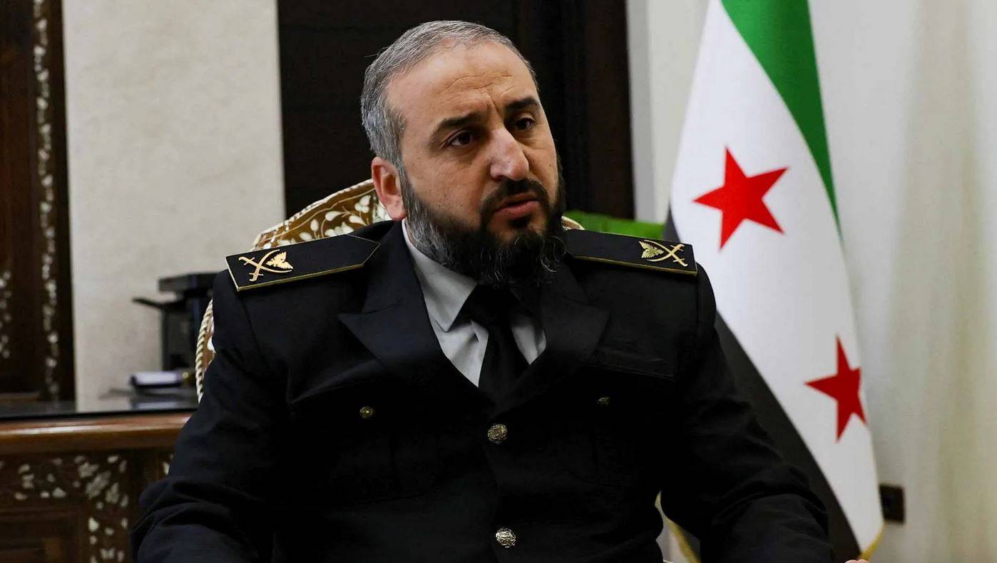 سوريا تمهل مجموعات مسلحة 10 أيام للاندماج في الأجهزة الأمنية وزير الدفاع السوري مرهف أبوقصرة
