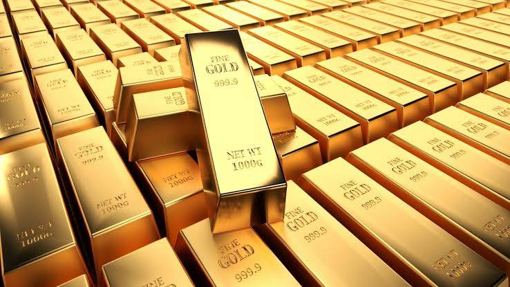 الذهب يلمع مجدداً بدعم من تراجع الدولار وتصاعد التوترات التجارية