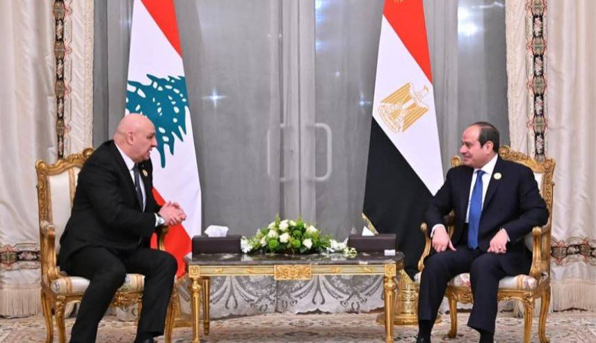 السيسي وعون يبحثان في القاهرة التعاون الاقتصادي والعسكري