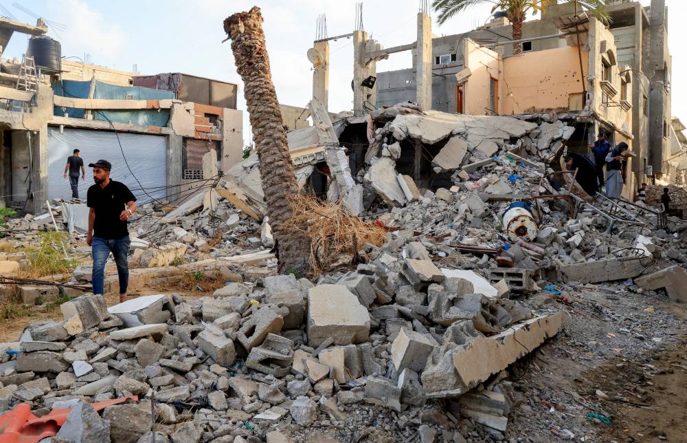 غارات إسرائيلية تقتل 22 فلسطينياً في غزة