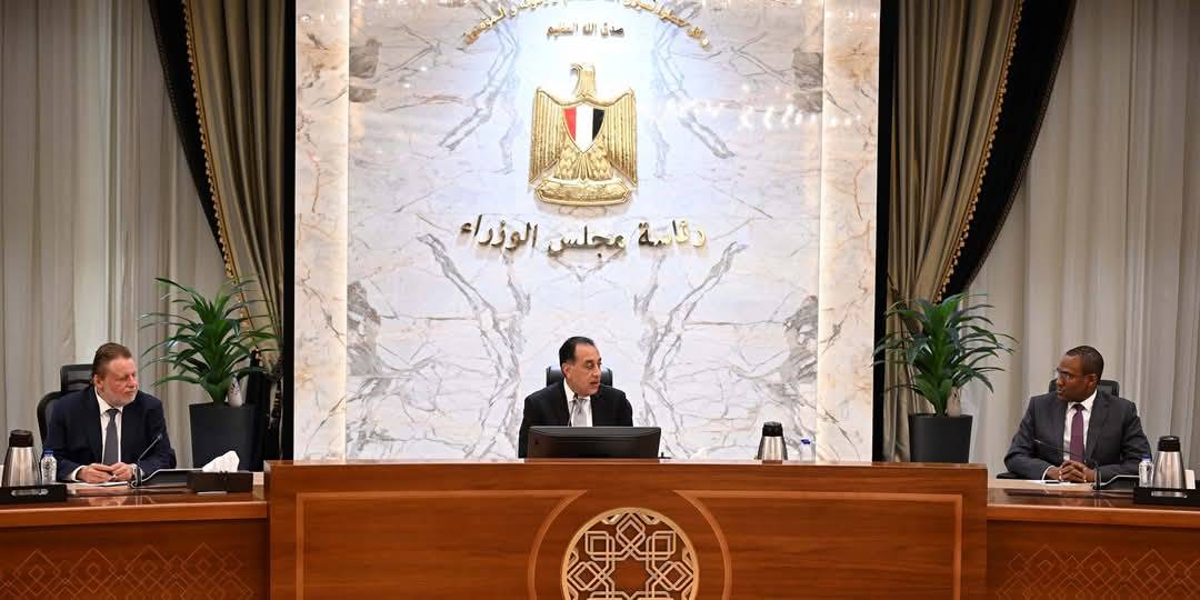 مدبولي وكلارك ومعيط خلال الاجتماع