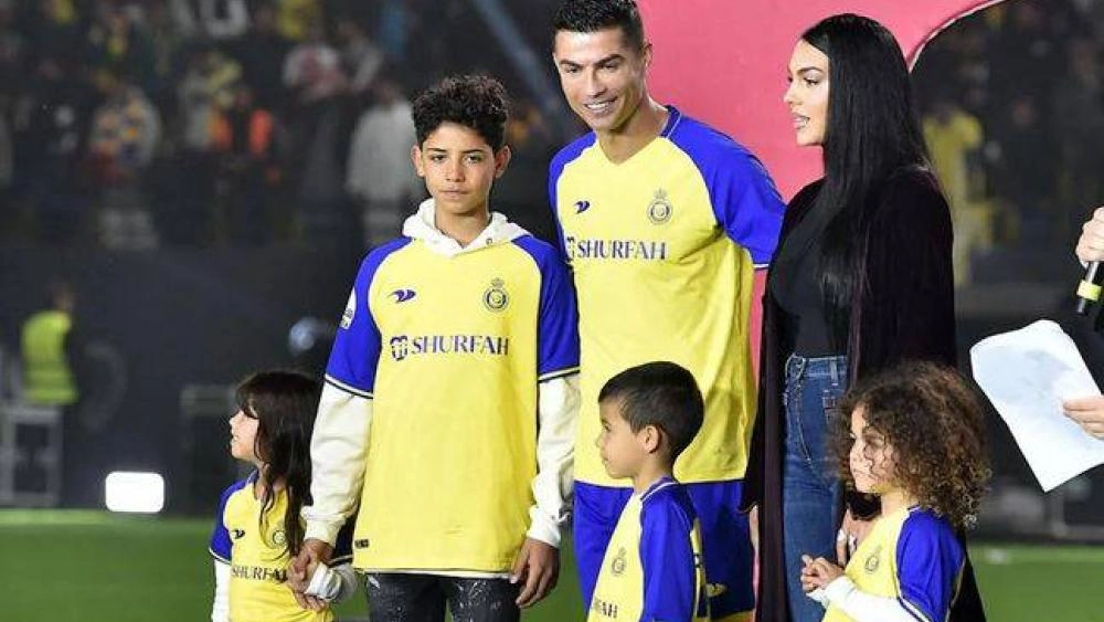 هل ينتقل كريستيانو رونالدو إلى بوتافوغو؟ مدرب الفريق: «لا يمكن قول لا لنجم مثله»