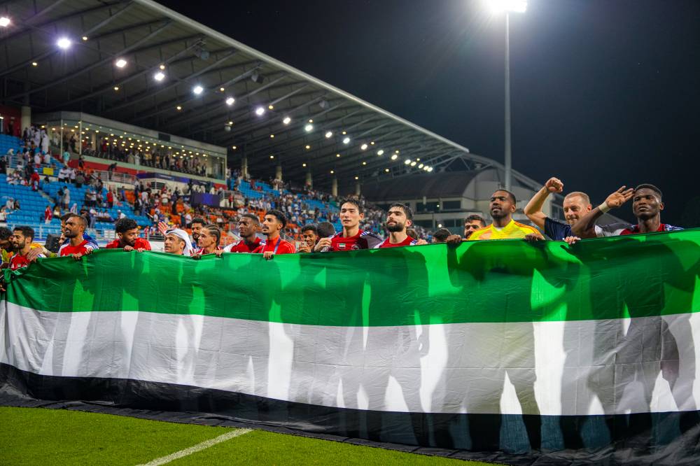 لاعبو الشارقة بعد الفوز بكأس آسيا