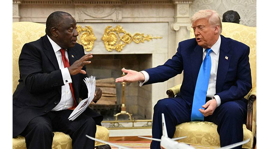 على غرار واقعة زيلنيسكي.. ترامب يواجه رامابوسا بمزاعم عن «إبادة البيض» بجنوب إفريقيا