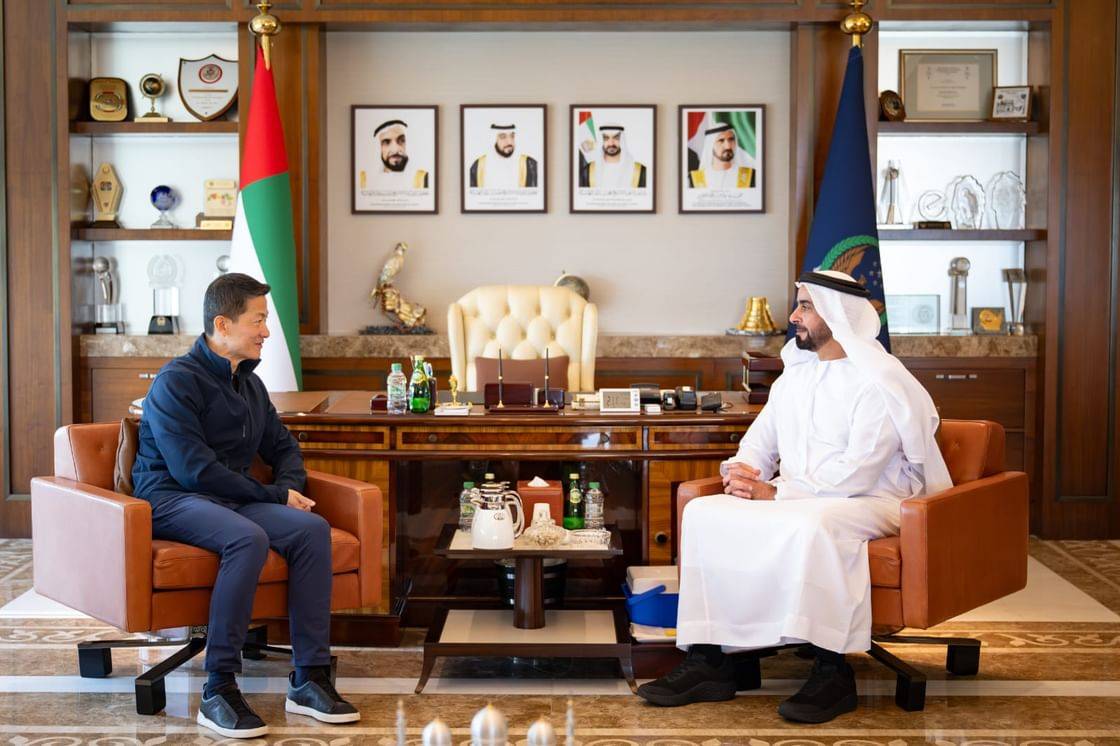 سيف بن زايد يشهد إطلاق مبادرة لتطوير مهارات الذكاء الاصطناعي سيف بن زايد يشهد إطلاق مبادرة لتطوير مهارات الذكاء الاصطناعي