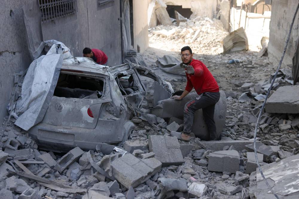 مقتل 52 فلسطينياً في غارات إسرائيلية على غزة الخميس
