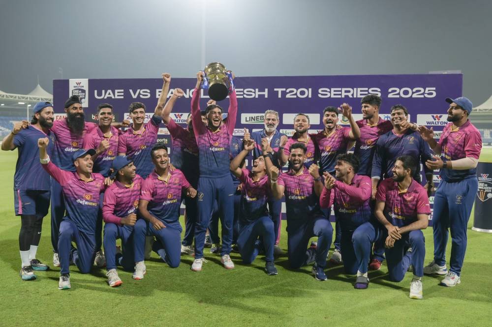 نهيان بن مبارك يشيد بفوز منتخب الكريكيت في سلسلة «T20»