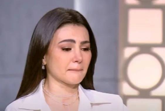 انهيار دينا فؤاد على الهواء بسبب حادث مأساوي هز الوسط الفني