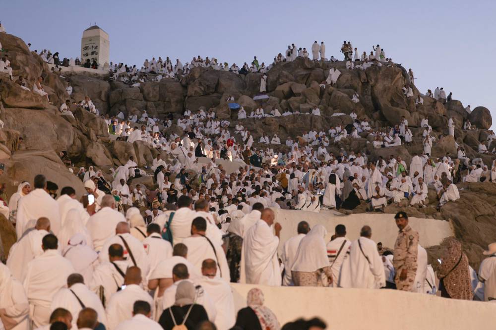 مليونا حاج يتوافدون إلى عرفات لأداء ركن الحج الأعظم