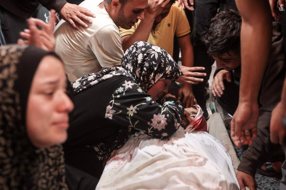 الموت يتربص بأهل غزة جوعاً وقصفاً.. ولا أفق للحل