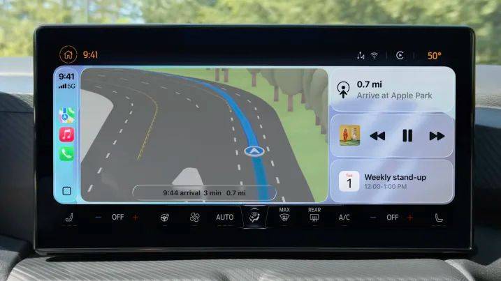 «أبل» تضيف ميزات جديدة إلى CarPlay