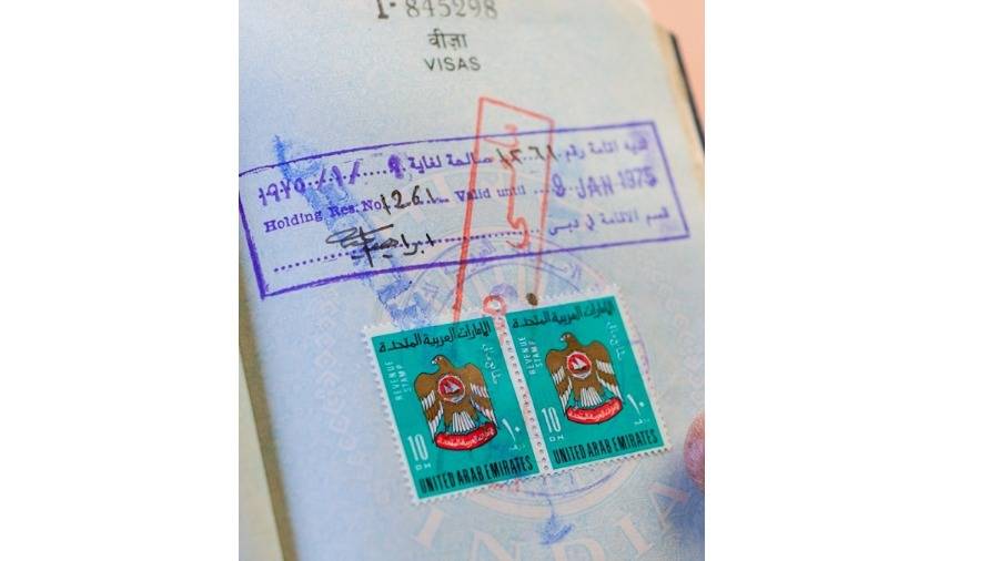 مطارات دبي تُكرِّم الحاج جمال الدين بختم دخول جديد مطارات دبي تُكرِّم الحاج جمال الدين بختم دخول جديد