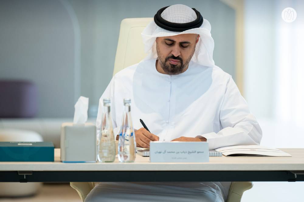 ذياب بن محمد بن زايد يطَّلع على مشاريع مؤسسة الإمارات ذياب بن محمد بن زايد يطَّلع على مشاريع مؤسسة الإمارات