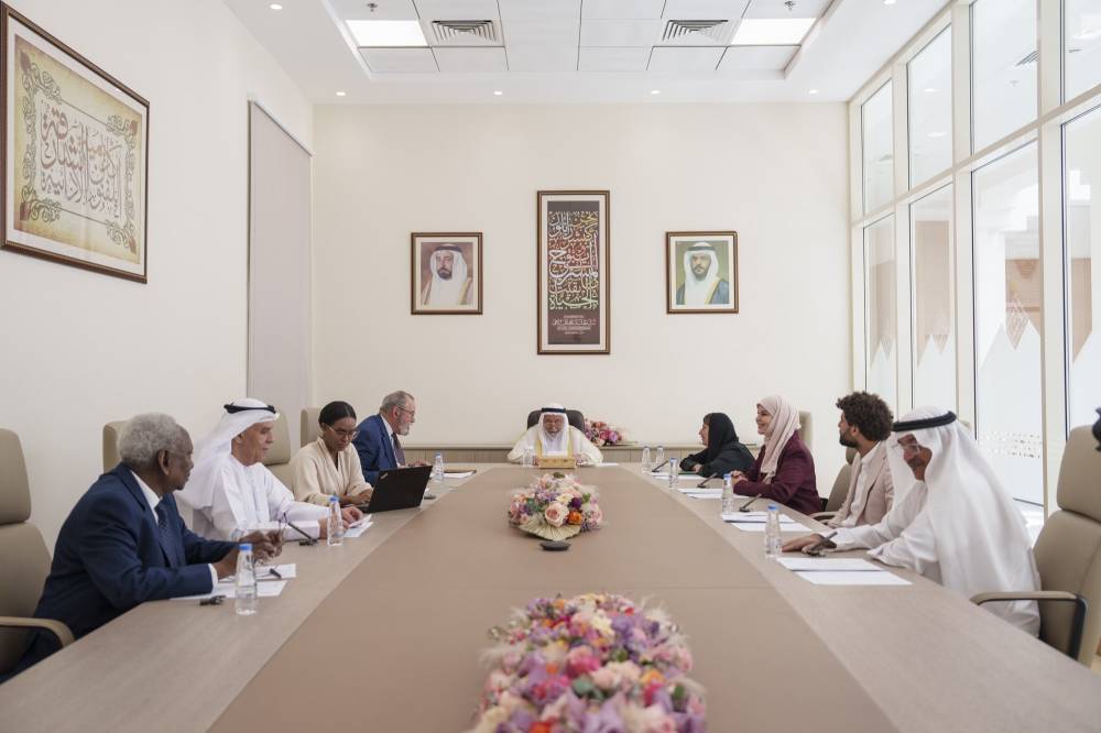 سلطان يترأس اجتماع مجلس أمناء أكاديمية الشارقة للفنون الأدائية سلطان يترأس اجتماع مجلس أمناء أكاديمية الشارقة للفنون الأدائية
