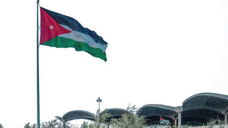 الأردن يعيد فتح أجوائه بعد إغلاقها بسبب التصعيد بين إيران وإسرائيل الأردن يعيد فتح أجوائه بعد إغلاقها بسبب التصعيد بين إيران وإسرائيل