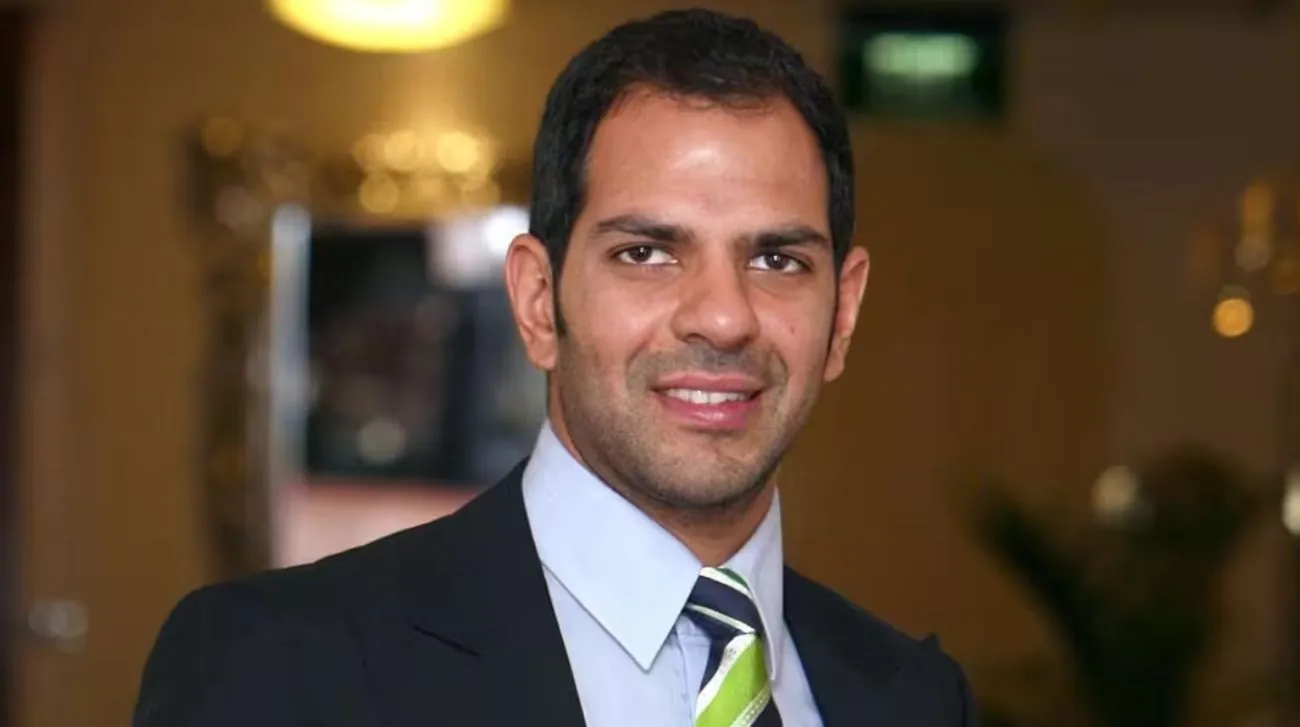 «ابتلعت شيئاً».. نحلة طائشة تقتل الملياردير الهندي سانجاي كابور «ابتلعت شيئاً».. نحلة طائشة تقتل الملياردير الهندي سانجاي كابور