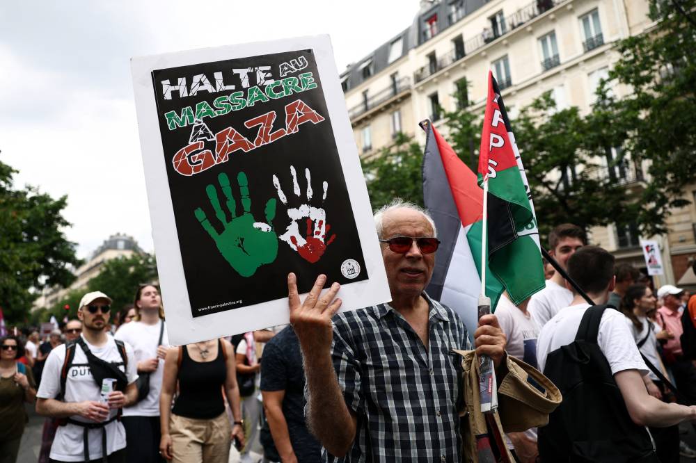 تظاهرة في باريس دعماً للفلسطينيين بدعوة من نقابات وأحزاب يساريةفرنسية(ترويترز)