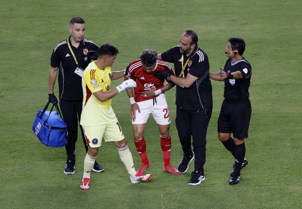 صدمة للأهلي.. إصابة إمام عاشور تبعده عن كأس العالم