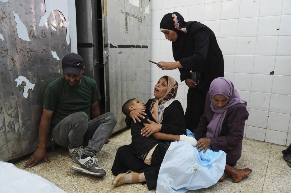 الجيش الإسرائيلي يقتل 12 فلسطينياً في غزة الجيش الإسرائيلي يقتل 12 فلسطينياً في غزة