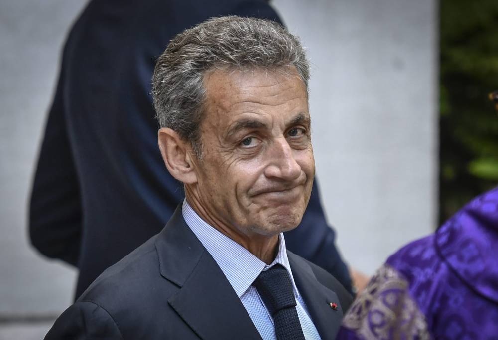 تجريد الرئيس الفرنسي السابق ساركوزي من وسام جوقة الشرف تجريد الرئيس الفرنسي السابق ساركوزي من وسام جوقة الشرف