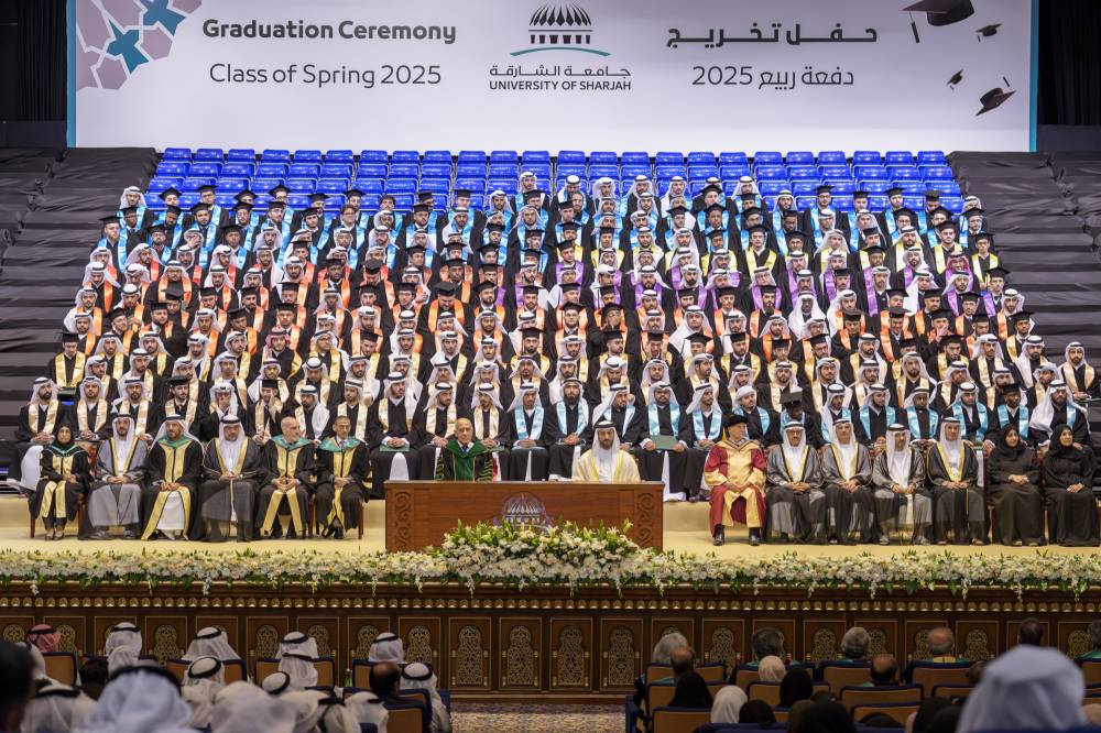 سلطان بن أحمد يشهد تخريج 284 طالباً في جامعة الشارقة