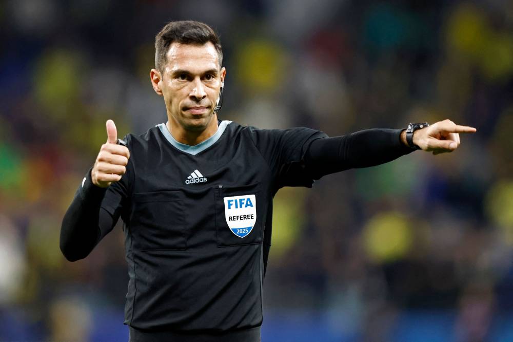 حكم أرجنتيني يدير مباراة الريال والهلال