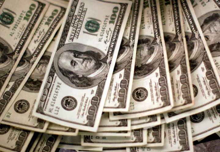 قفزة مفاجئة في سعر الدولار اليوم مقابل الجنيه تقلق الأسواق المصرية وتربك البنوك قفزة مفاجئة في سعر الدولار اليوم مقابل الجنيه تقلق الأسواق المصرية وتربك البنوك