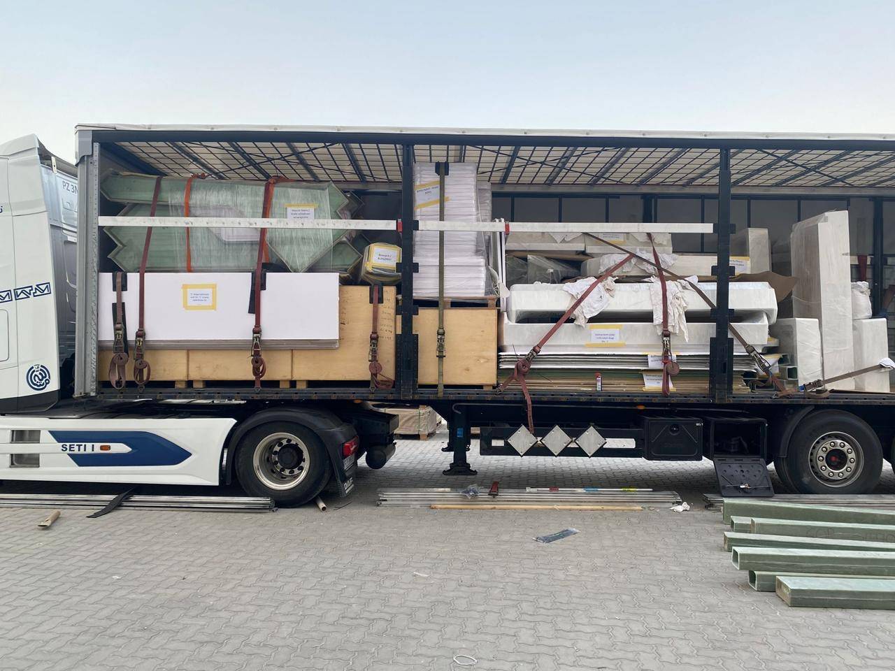 خلال نقل الشحنة البرية خلال نقل الشحنة البرية