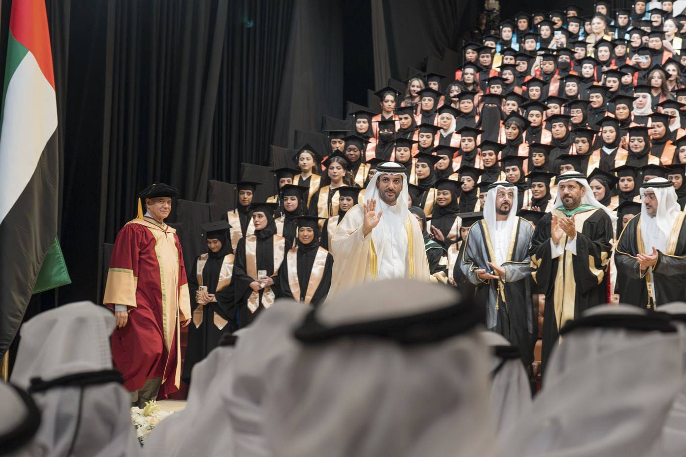 سلطان بن أحمد القاسمي يشهد حفل تخريج 566 طالبة في جامعة الشارقة