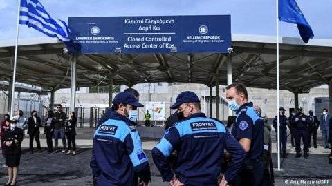 اعتقال 12 شخصاً من عصابات مشجعي الكرة باليونان اعتقال 12 شخصاً من عصابات مشجعي الكرة باليونان