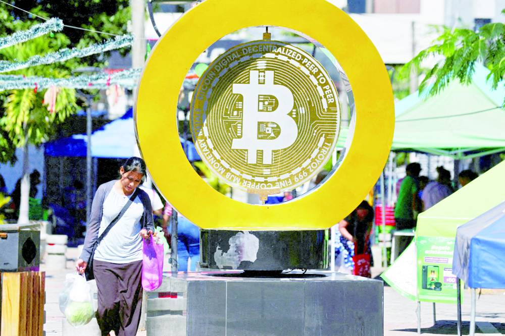 البيتكوين تواصل التعافي إلى 107 آلاف دولار
