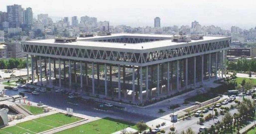 اشتعال مقر التلفزيون الإيراني غداة استهدافه بضربة إسرائيلية اشتعال مقر التلفزيون الإيراني غداة استهدافه بضربة إسرائيلية
