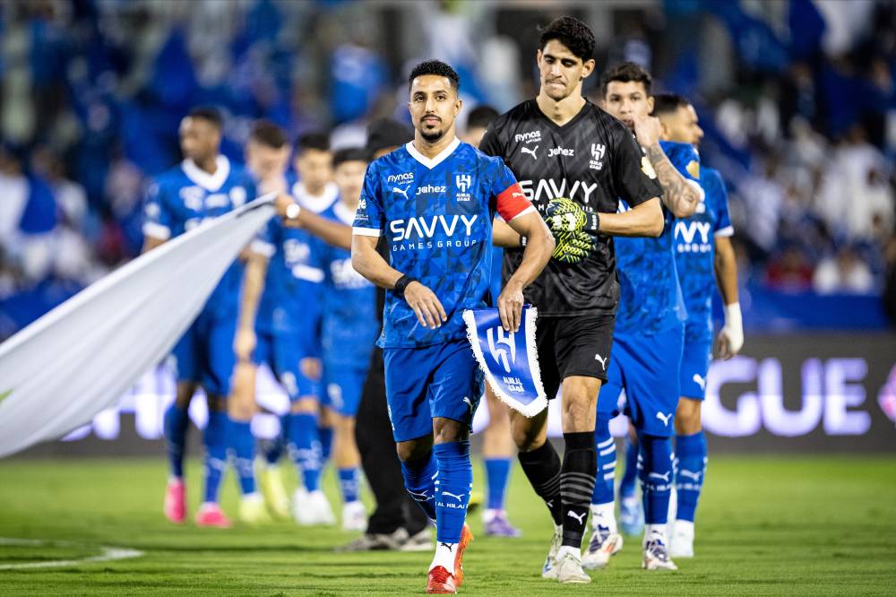 الهلال السعودي يتحدى ريال مدريد بكتيبة نجومه