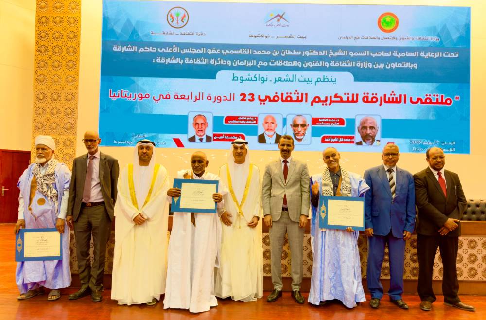 عبد الله العويس ومحمد القصير مع المكرمين عبد الله العويس ومحمد القصير مع المكرمين