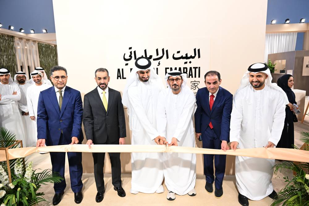 حسين الحمادي يفتتح الجناح الإماراتي في المعرض بحضور د.علي بن تميم