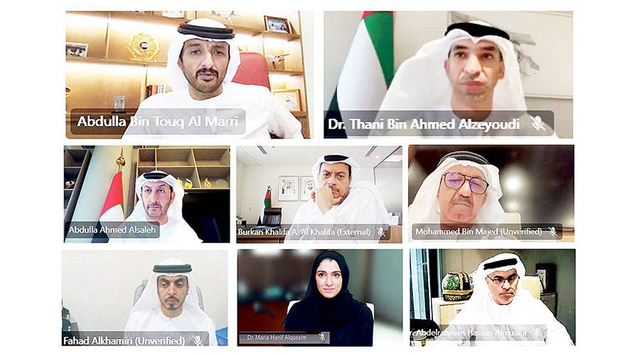 عبدالله بن طوق يترأس الاجتماع عبدالله بن طوق يترأس الاجتماع