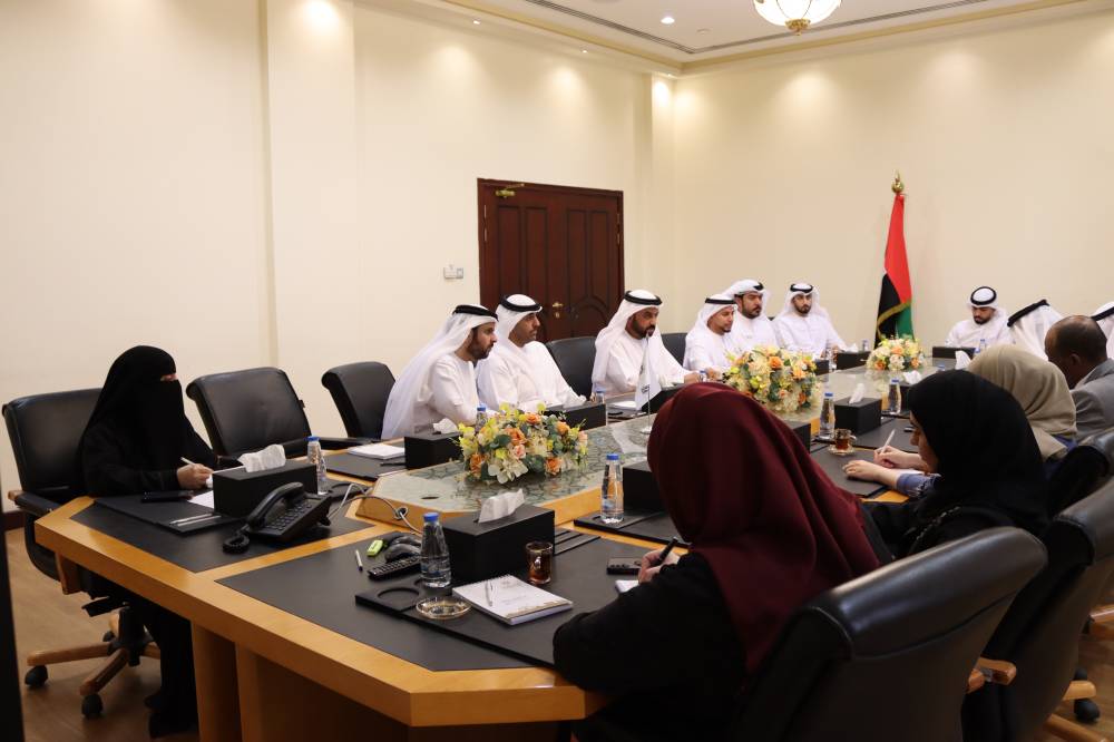 جانب من الجلسة التحضيرية جانب من الجلسة التحضيرية