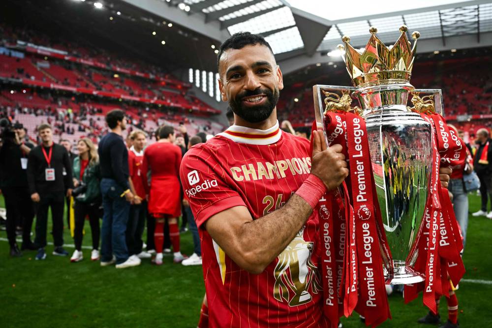 صلاح مع لقب البرمييرليغ صلاح مع لقب البرمييرليغ