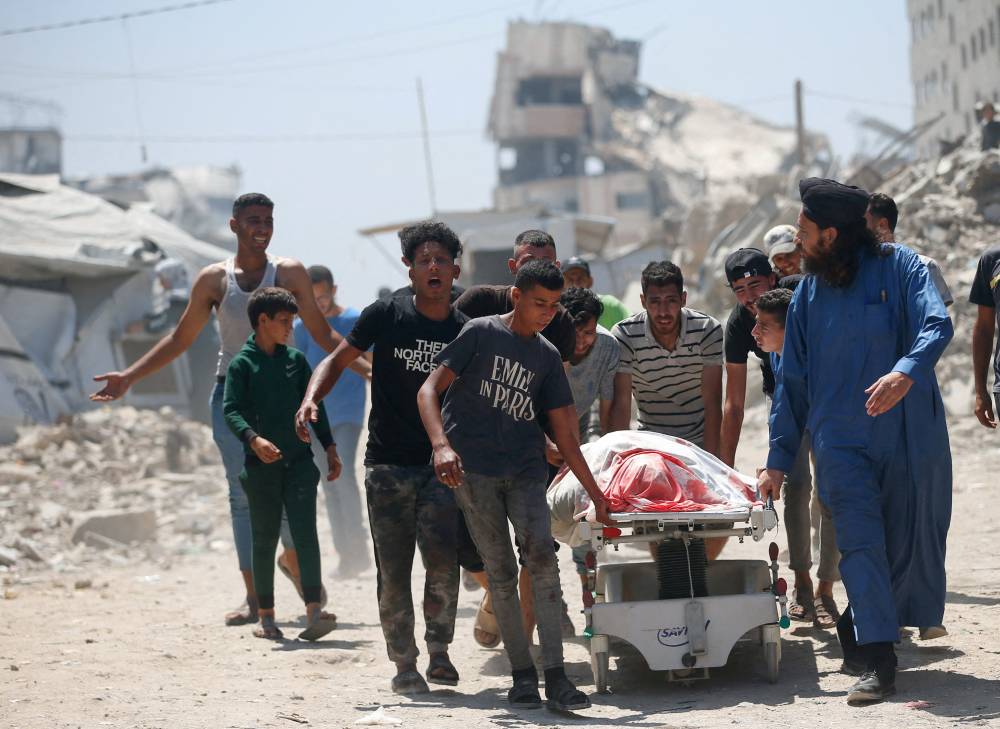 أهالي غزة.. أمامهم الموت ومن ورائهم أطفال جياع