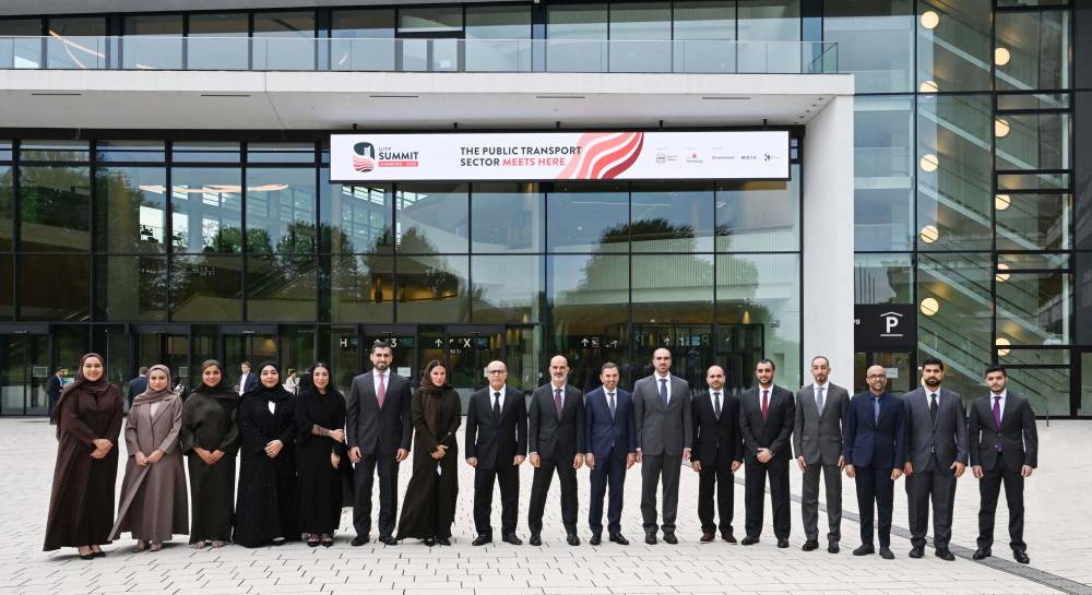 «طرق دبي» تتسلم علم استضافة القمة العالمية للمواصلات العامة 2026 «طرق دبي» تتسلم علم استضافة القمة العالمية للمواصلات العامة 2026