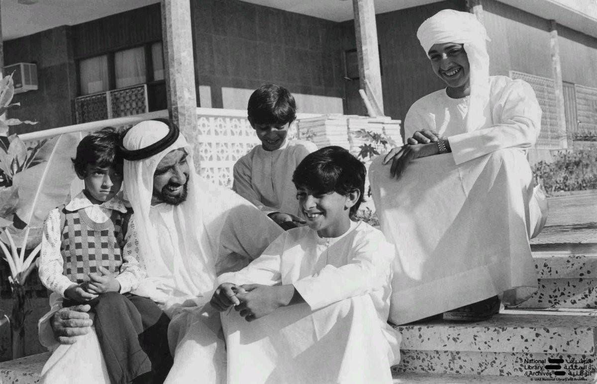 طحنون بن زايد: الأب ركيزة أساسية في بناء المجتمع واستقراره طحنون بن زايد: الأب ركيزة أساسية في بناء المجتمع واستقراره