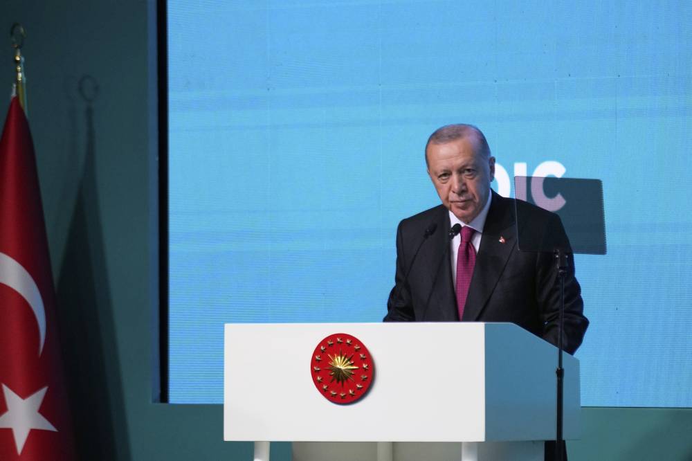 أردوغان: هجمات إسرائيل هدفها تخريب المحادثات النووية مع إيران أردوغان: هجمات إسرائيل هدفها تخريب المحادثات النووية مع إيران
