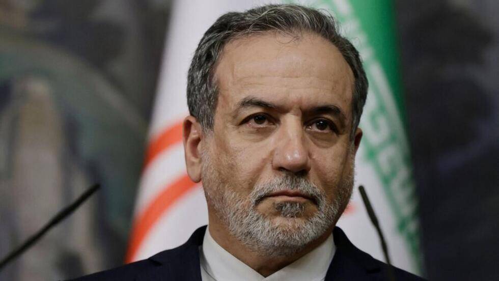 إيران: نحتفظ بكافة الخيارات للرد على الهجمات الأمريكية إيران: نحتفظ بكافة الخيارات للرد على الهجمات الأمريكية