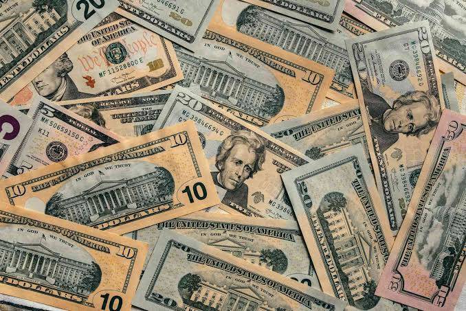 سعر الدولار أمام الجنيه الأحد في البنوك المصرية.. هل يشهد السوق تغيراً قريباً؟
