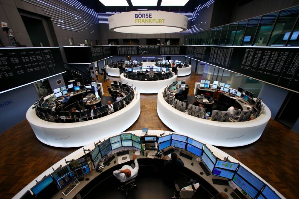 الأسهم الأوروبية تفتتح على انخفاض طفيف