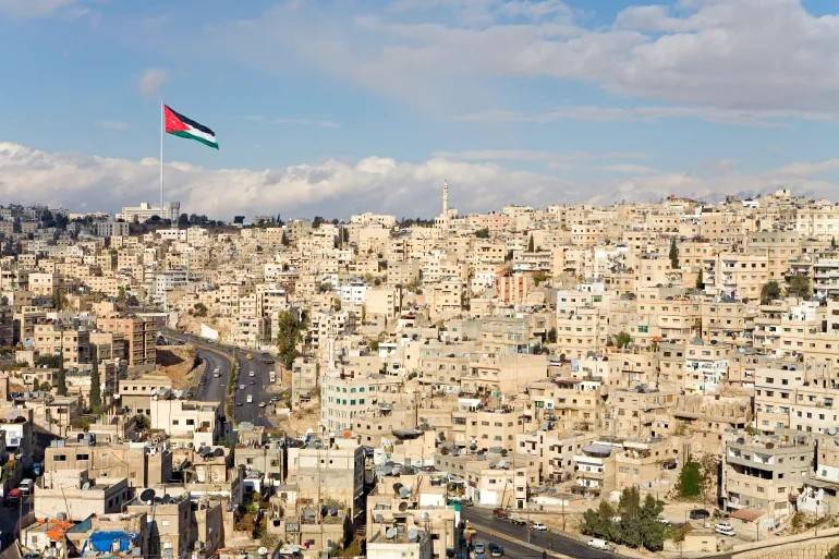 الأردن يضبط نائباً حاول تهريب وثائق من مقر «الإخوان الإرهابية» الأردن يضبط نائباً حاول تهريب وثائق من مقر «الإخوان الإرهابية»