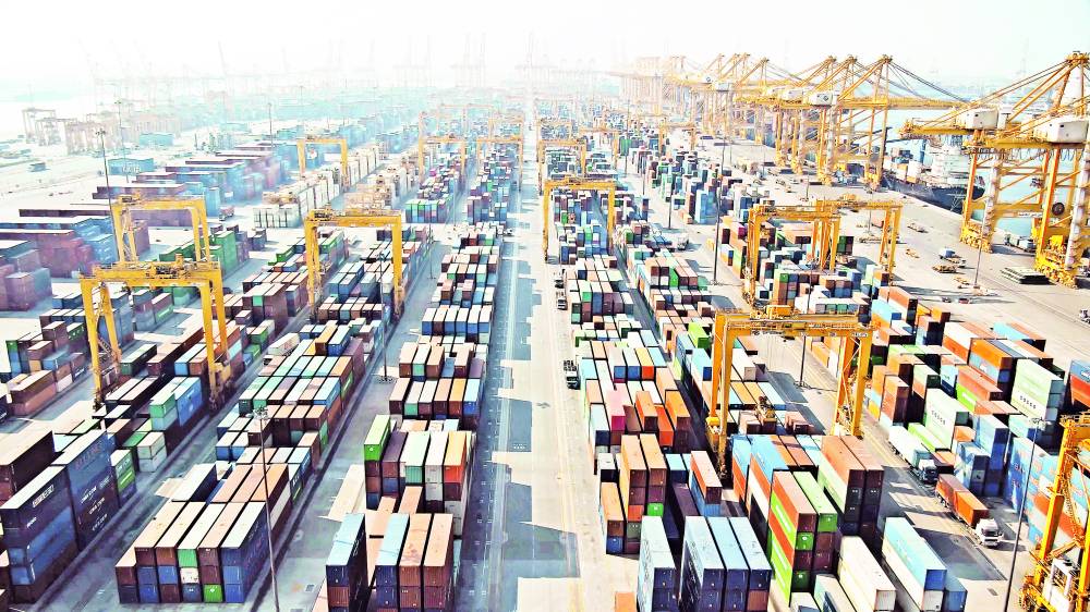 الإمارات تعزز صادراتها الوطنية بدعم تنافسية «الصغيرة والمتوسطة»