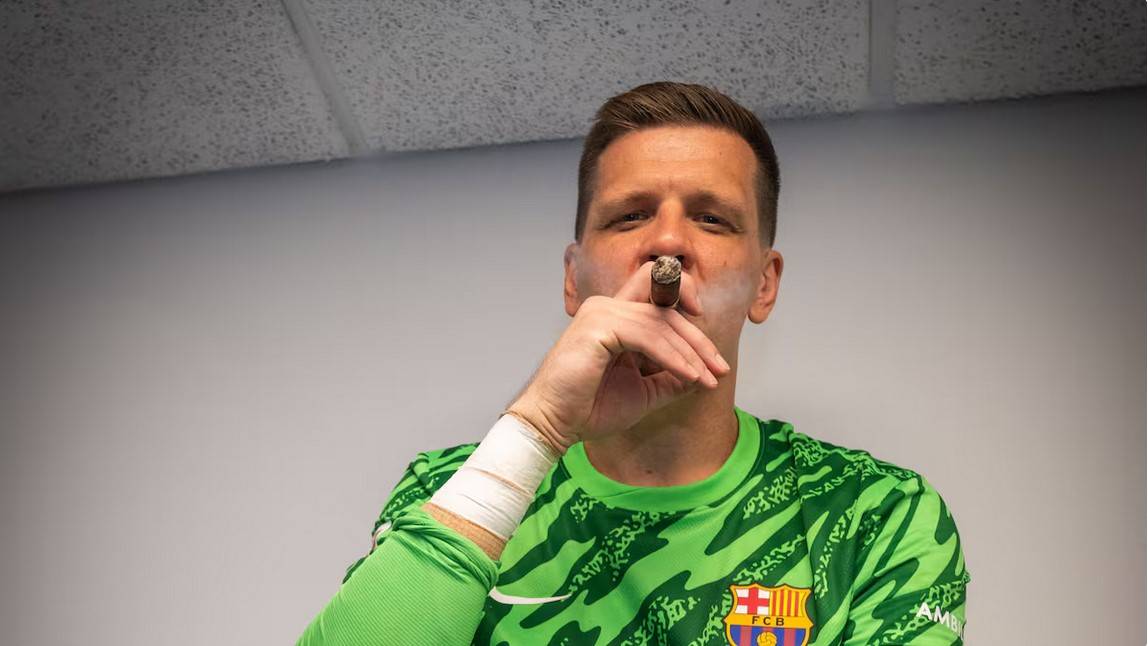 برشلونة يجدد عقد الحارس المدخن ويضغط على تيرشتيغن برشلونة يجدد عقد الحارس المدخن ويضغط على تيرشتيغن