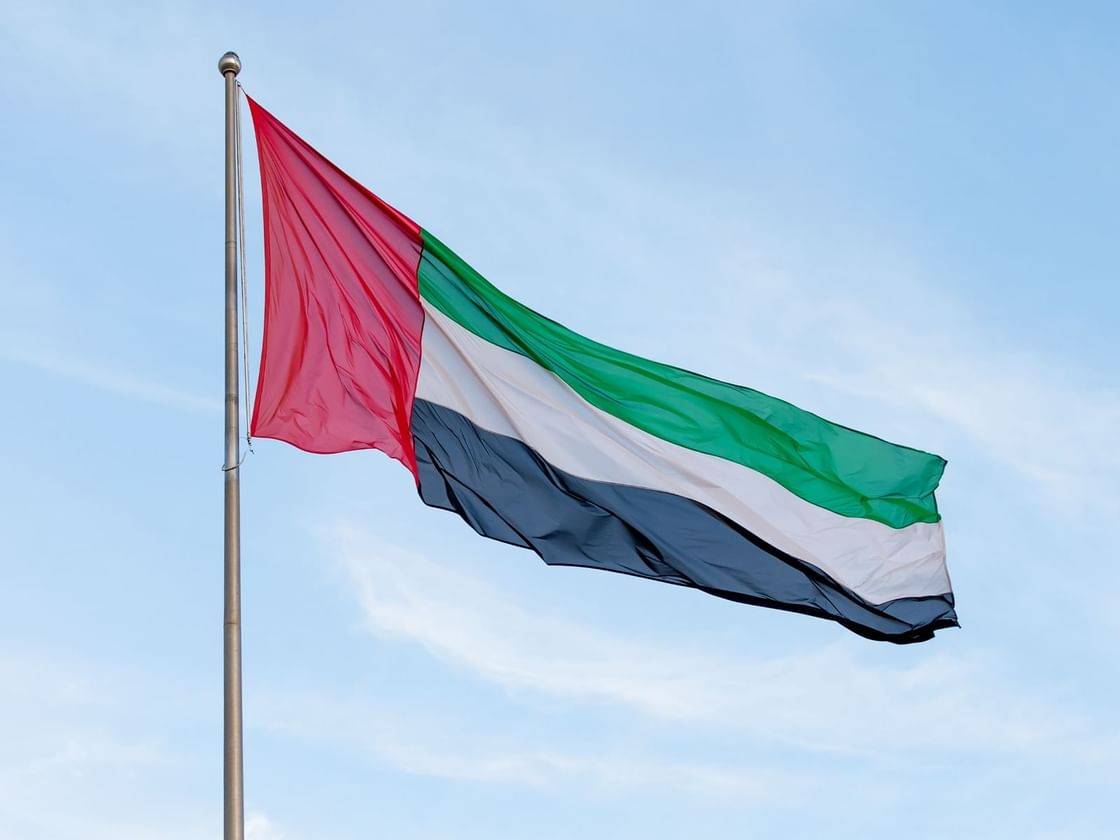 الإمارات تنقذ طاقم سفينة بريطانية استهدفت في البحر الأحمر