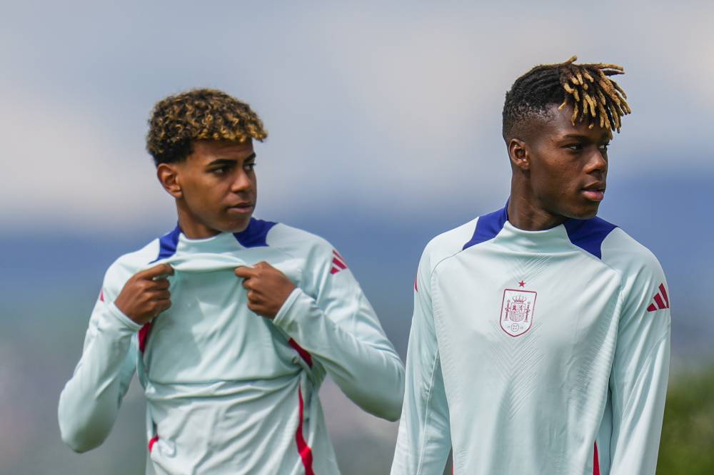 ويليامز مع لامين جمال في تمرينات المنتخب